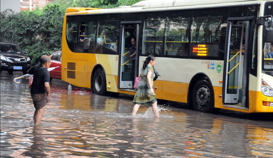 广州早上下雨，鸿业依然全力送货