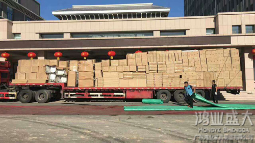 6399彩世界装置工人卸货